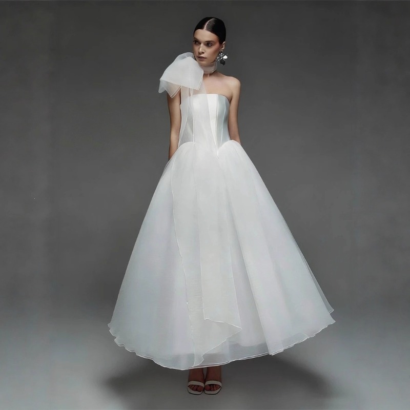 Photography Lighting Basics - Vestido Largo de Satén Blanco Sencillo